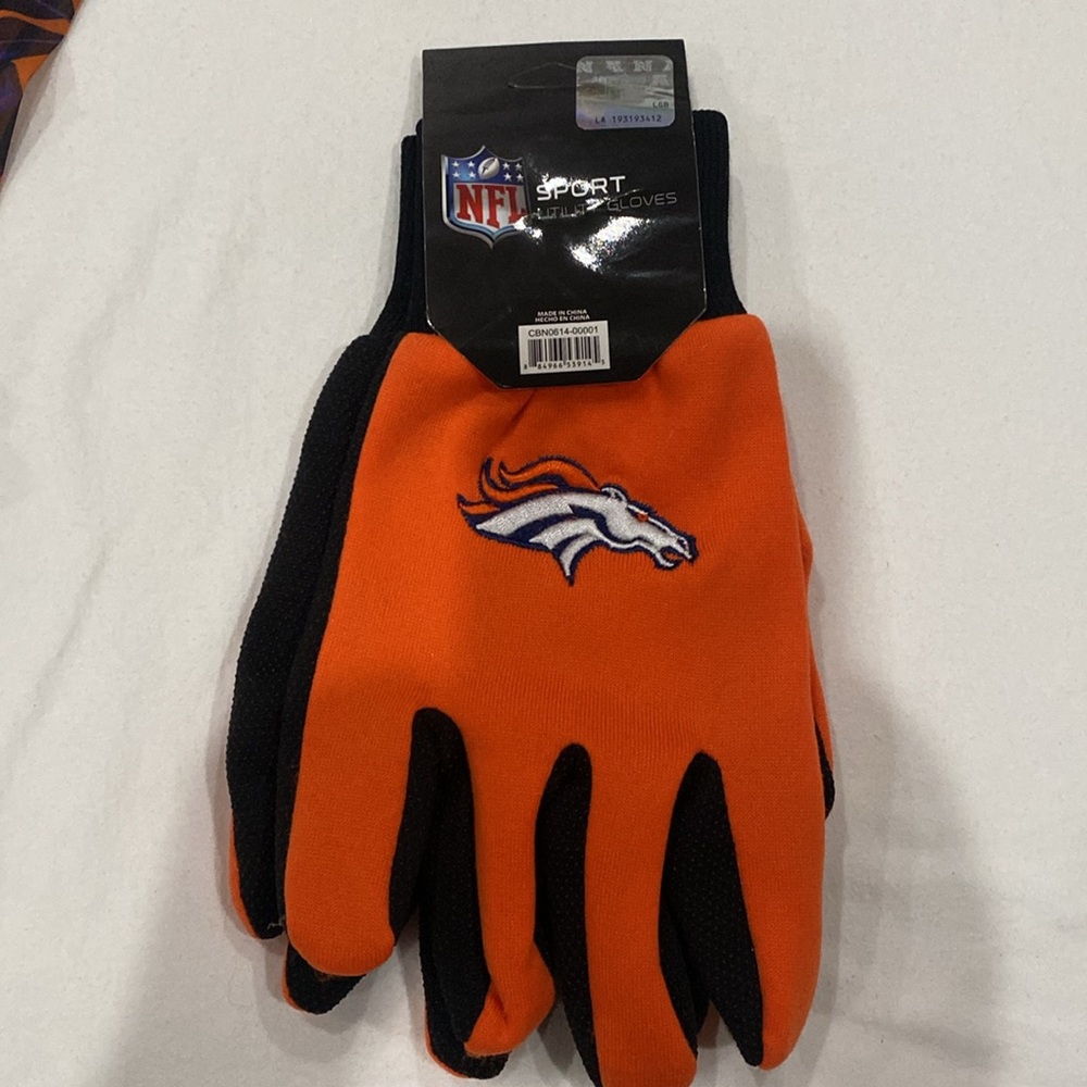 NWT Denver Broncos Gloves Official NFL Licensed One Size Fits All
